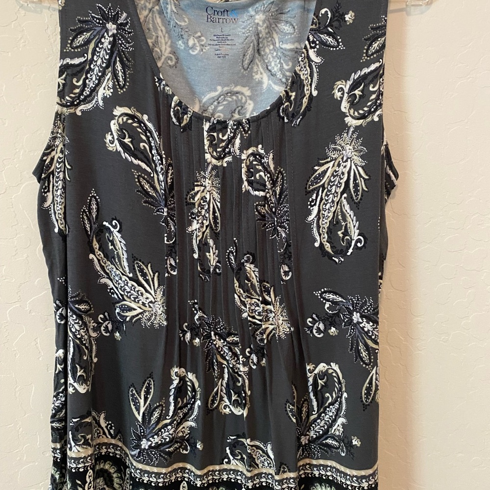 Croft & Barrow Women's Dark Gray Paisley Tank Top